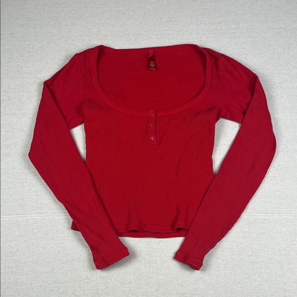 SKIMS Tops - Skims waffle Henley in red
Size: Large
